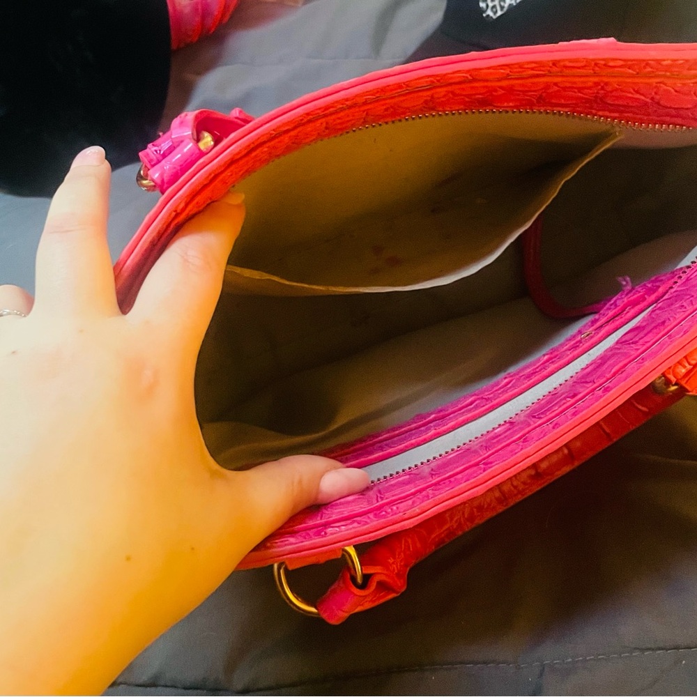 Vibrant Pink Crocodile-Embossed Women's Handbag - Picture 4 of 6